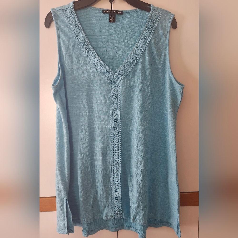 Cable & Gauge. Sleeveless Tank. Size Medium. Gently Used.